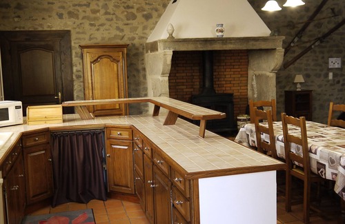 Talizat Cottage | Your Ideal Gite: Family-friendly Retreat in Cantalien Style