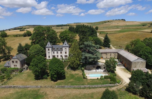 Talizat Cottage | Your Ideal Gite: Family-friendly Retreat in Cantalien Style