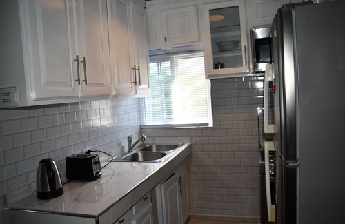 Pamphret House | Relaxing Retreat at Pond View Apartment with Ocean Views