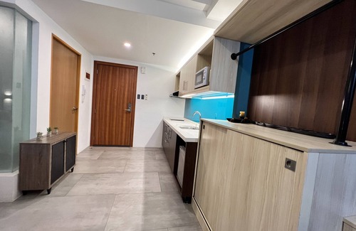 Cubao Condo | Cozy Chic Room with Parking and Pet-Friendly Amenities