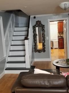 Queens House | Cozy Stay in Queens: Family-Friendly Accommodation Awaits