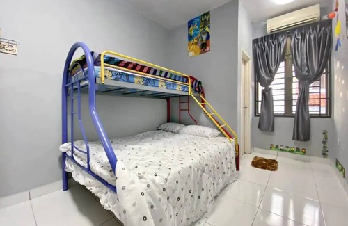 Tebrau House | A Comfy & Stylish 4BR Home with Private Pool