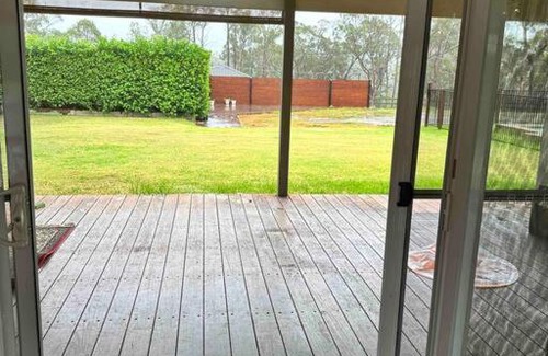 Kenthurst House | Family House with Pool & Hot Tub Near Town Center