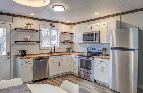 Pickerington House | Unforgettable Concierge VRBO with Pool and Hot Tub Access