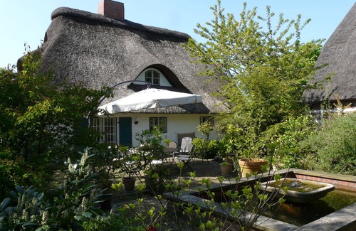 Jork Cottage | Charming Converted Fruit Barn with Pet-Friendly Amenities