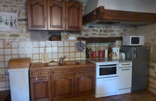 Goulles Cottage | Serene Retreat in Corrèze: Lake View & Spa Amenities
