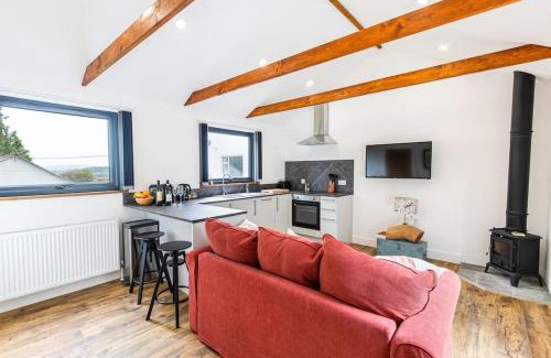 Gunnislake House | Cozy Retreat at The Cabin in the Tamar Valley, 4 Stars