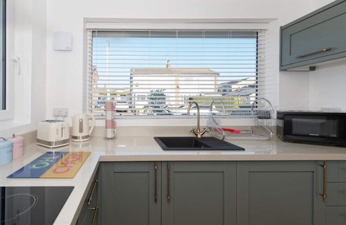 Ogden House | Modern Bungalow with Private Garden & Pet-Friendly Stay