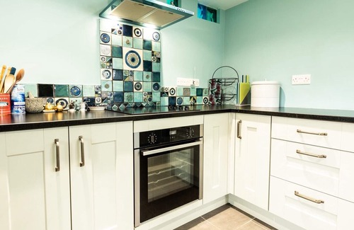 Newport Cottage | Cozy Cottage for 5 with Ocean Views by Preseli Mountains