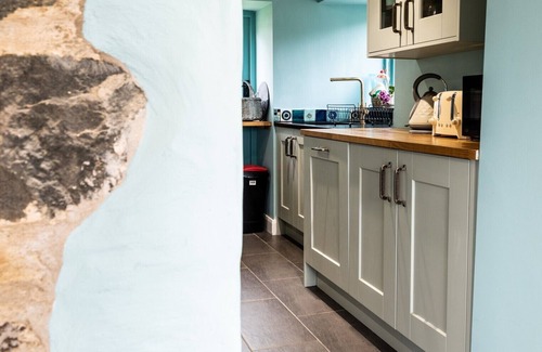 Newport Cottage | Cozy Cottage for 5 with Ocean Views by Preseli Mountains
