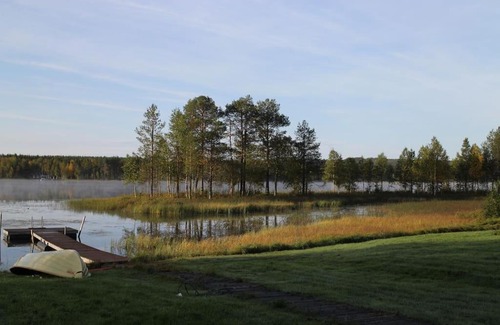 Rovaniemi House | Charming Lakefront Retreat for Families and Couples