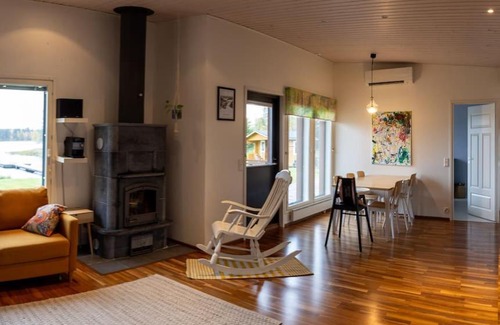 Rovaniemi House | Charming Lakefront Retreat for Families and Couples