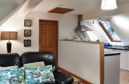 Rodborough Cottage | Cozy One-Bedroom Apartment with Lake View on Rodborough Common