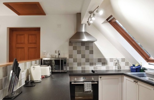 Rodborough Cottage | Cozy One-Bedroom Apartment with Lake View on Rodborough Common