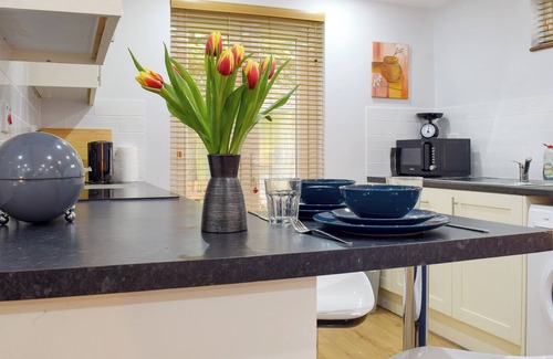 Long Hanborough Cottage | Intimate Studio Retreat with Kitchen & Breakfast Included