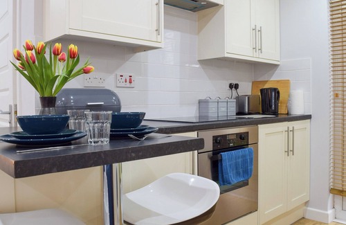 Long Hanborough Cottage | Intimate Studio Retreat with Kitchen & Breakfast Included