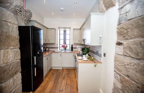 Castle Carrock Cottage | Cozy Cottage for 6 with Pool and Spa Amenities