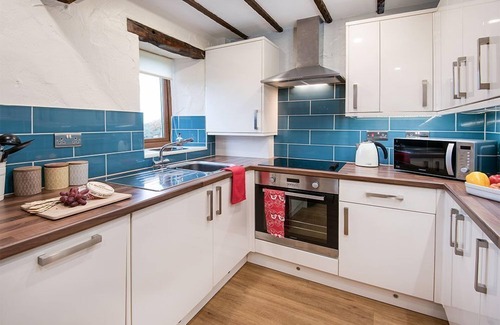 Castle Carrock Cottage | Cozy Cottage for Two with Lake View and Spa Amenities