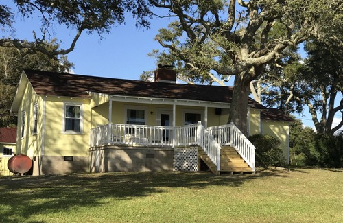 Newport Cottage | Seaside Cottage with a View: Guest Rated 9.8, Pool & Spa