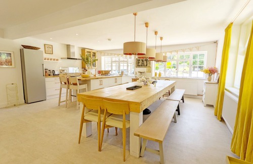 Chichester Cottage | Spacious Country House with Ocean View, Sleeps 18 Guests