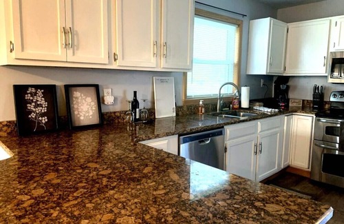 Mansfield House | Charming 2BR Home Near Ohio State Reformatory - Pet Friendly!