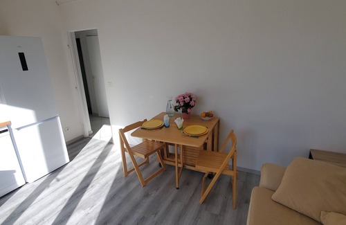 Le Mesnil-Saint-Denis Apartment | Cozy Apartment with Pool and Scenic Views in Chevreuse