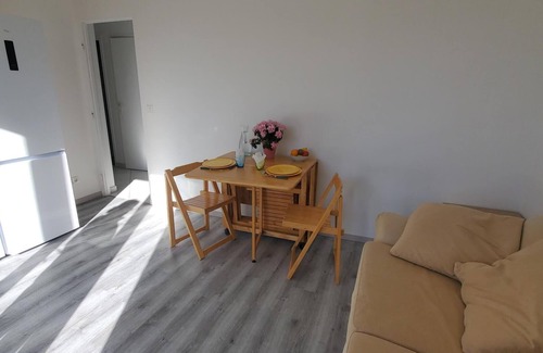 Le Mesnil-Saint-Denis Apartment | Cozy Apartment with Pool and Scenic Views in Chevreuse
