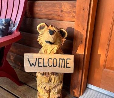 Zuzax House | Inviting Cabin Retreat in Tijeras with Hot Tub & Game Room