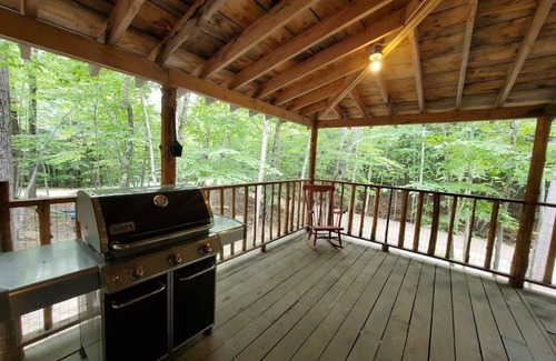 Standish Cabin | Charming Cabin Escape on Frye Island with Ocean Views