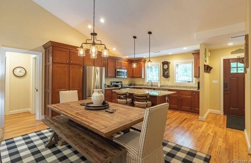 Wintergreen Cabin | Cozy Cabin Retreat in the Heart of Wintergreen!