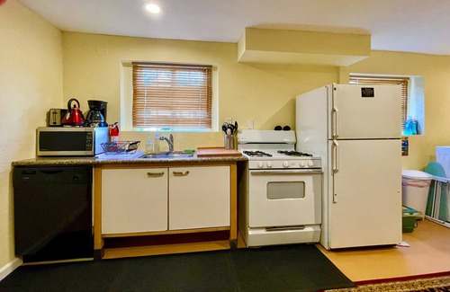 South Berkeley Apartment | Cozy Central Apartment with Breakfast & Child-Friendly Appeal