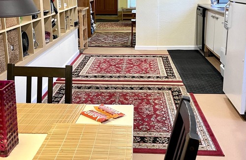 South Berkeley Apartment | Cozy Central Apartment with Breakfast & Child-Friendly Appeal