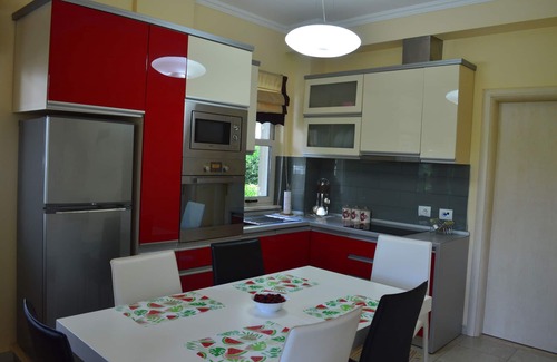 Qerek Villa | Cozy Duplex Villa Steps from the Beach with Ocean View
