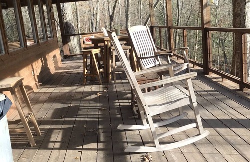 Murfreesboro Cabin | Cozy Riverfront Retreat with Pool & Pet-Friendly Perks!