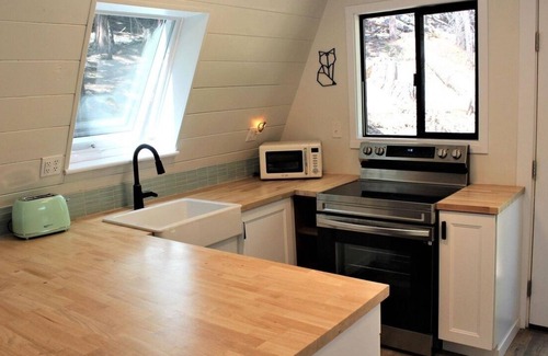 Cold Springs Cabin | A cozy hidden gem tucked in the mountain! Also available for a long term lease!!