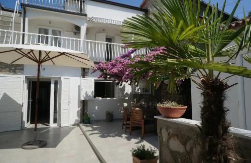 Susica Villa | Inviting Retreat in Old Murter, Croatia - Family Friendly