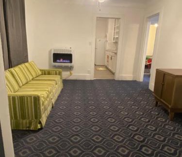 Detroit Ski Chalet | Cozy Retreat with Fireplace – Ideal for Your Getaway