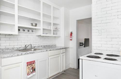 Detroit Ski Chalet | Cozy Retreat with Fireplace – Ideal for Your Getaway