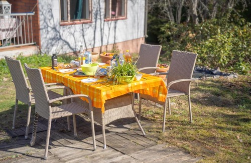 Royla Apartment | Tranquil Getaway Near Nature - 4-Star Family Friendly Retreat