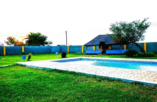 Lusaka Central House | A Cozy House with Private Pool - Outdoor Dining & backup power