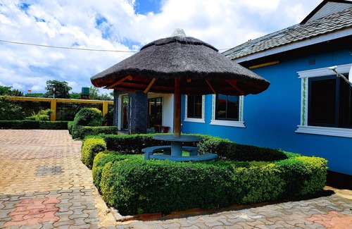 Lusaka Central House | A Cozy House with Private Pool - Outdoor Dining & backup power