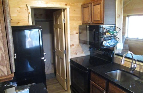 Carbon Hill Cabin | Cozy Cabin Retreat with Hot Tub and Scenic Views