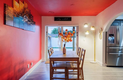 North Lauderdale House | A Cozy Oasis: 3 Bedroom, 2 Bathroom Home with Pool, Near Everything, AC, & WiFi