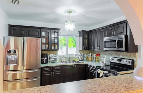 North Lauderdale House | A Cozy Oasis: 3 Bedroom, 2 Bathroom Home with Pool, Near Everything, AC, & WiFi