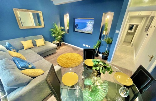 Boscombe Apartment | Idyllic Retreat - Steps from Gardens to Beach with Ocean Views