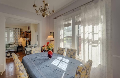 Northside District Apartment | Inviting Retreat for Families and Pets in Lexington