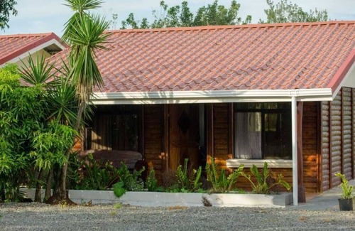 Los Angeles House | Family-Friendly Retreat with Privacy and Comfort Awaits