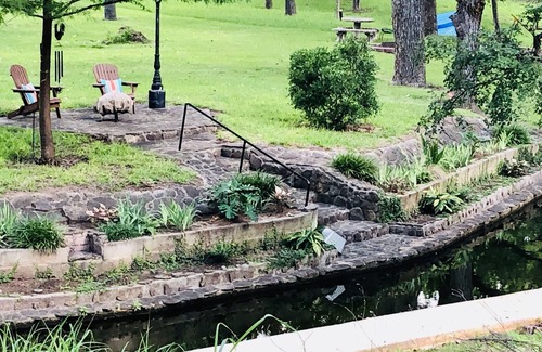 Marble Falls Cottage | Perfect Waterfront Cottage with Spa & Hot Tub - Guest Rated 9.8