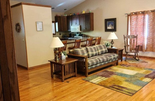 Rockville House | Relaxing Hideaway Near Billie Creek Bridge - 10/10 Rating!