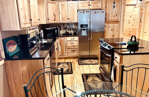 Comins Cabin | Serene Creekside Cabin: Perfect for Nature Lovers with Spa